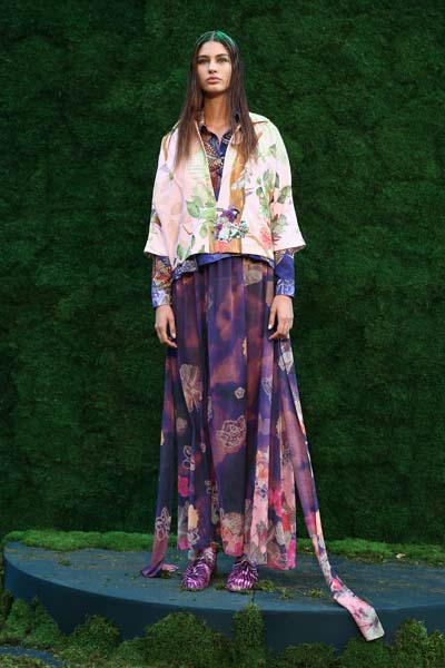  ÖZLEM SÜERDEN “GARDEN OF SIMONE"