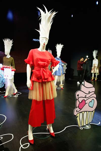  MEHTAP ELAİDİNİN SEVGİLİ GÜNLÜK KOLEKSİYONU