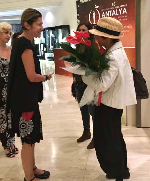 ANTALYA’YA YILDIZ YAĞMURU BAŞLADI