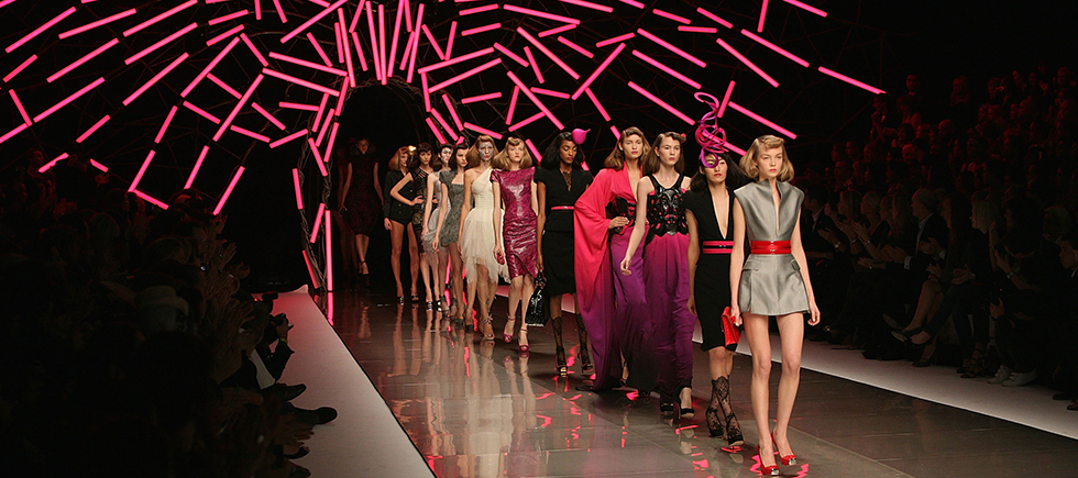 İNGİLİZ MODACIYI CANLANDIRACAK