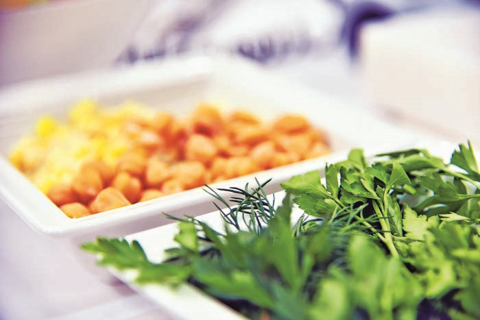 SOHBETLE RENKLENEN EĞLENCELİ YEMEK ATÖLYESİ