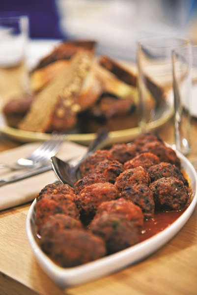 SOHBETLE RENKLENEN EĞLENCELİ YEMEK ATÖLYESİ