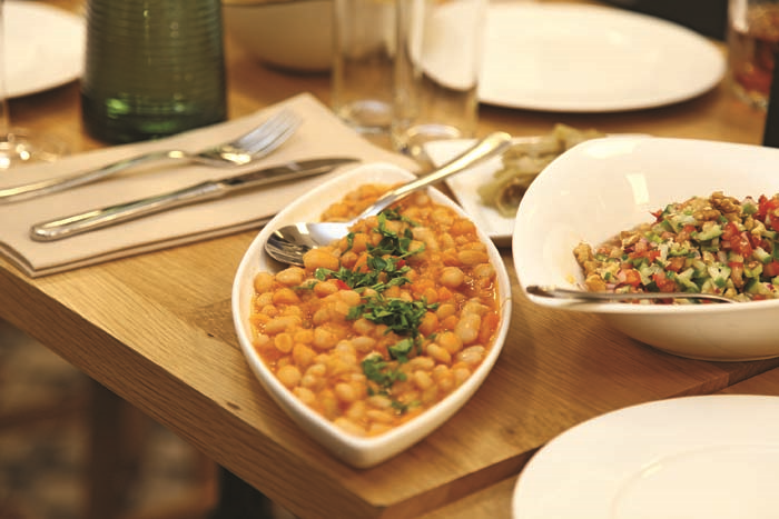 SOHBETLE RENKLENEN EĞLENCELİ YEMEK ATÖLYESİ