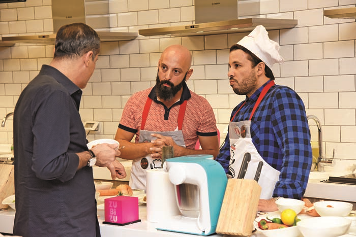 SOHBETLE RENKLENEN EĞLENCELİ YEMEK ATÖLYESİ