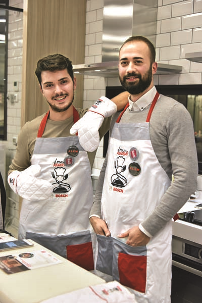 SOHBETLE RENKLENEN EĞLENCELİ YEMEK ATÖLYESİ