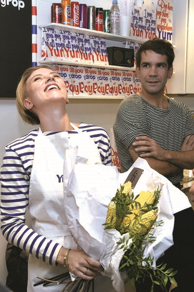 SCARLETT MISIRCI OLDU 