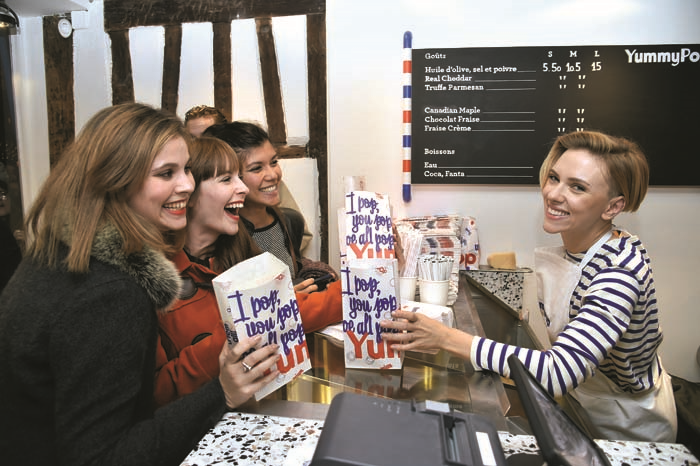 SCARLETT MISIRCI OLDU 