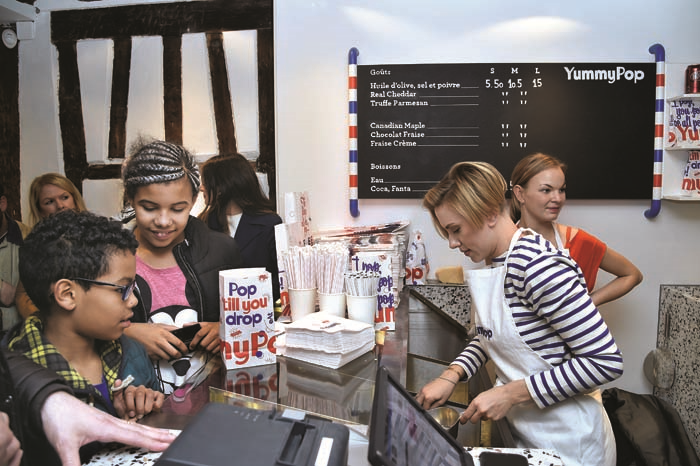 SCARLETT MISIRCI OLDU 