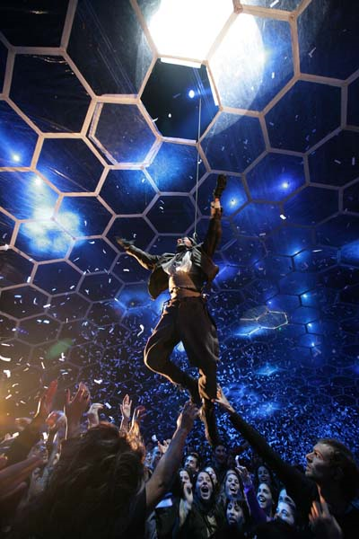 TEKNOLOJİ VE SANATIN BİR ARAYA GELDİĞİ GÖSTERİ