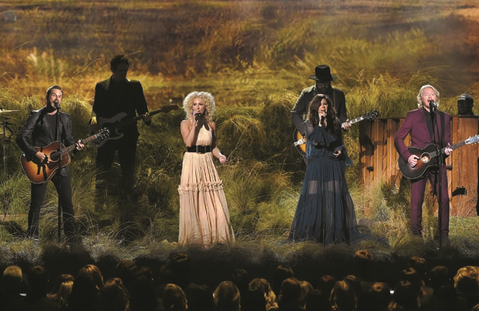 COUNTRY MÜZİK ÖDÜLLERİ’NDE BEYONCE’DEN SÜRPRİZ ŞOV