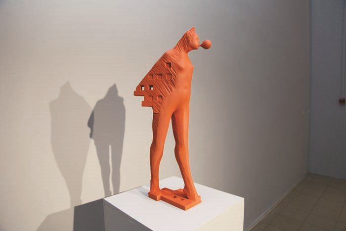 ELGİZ MÜZESİ’NDE SIRADIŞI  HEYKELLER 