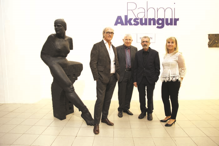 ELGİZ MÜZESİ’NDE SIRADIŞI  HEYKELLER 