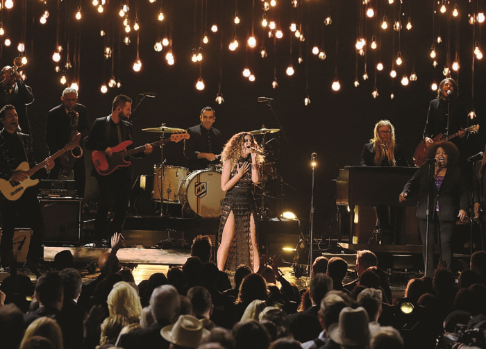 COUNTRY MÜZİK ÖDÜLLERİ’NDE BEYONCE’DEN SÜRPRİZ ŞOV