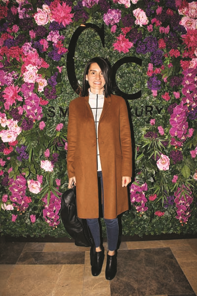 YENİ KOLEKSİYONDA  ÇİÇEKLERİN DANSI 