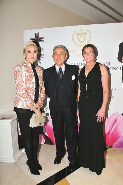 VURAL GÖKÇAYLI’DAN “ANADOLU MEDENİYETLERİNDEN İZLER” KOLEKSİYONU