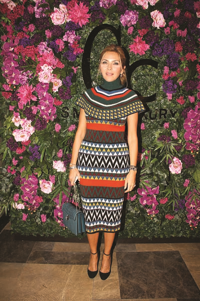 YENİ KOLEKSİYONDA  ÇİÇEKLERİN DANSI 