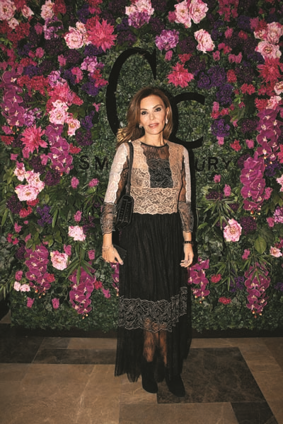 YENİ KOLEKSİYONDA  ÇİÇEKLERİN DANSI 