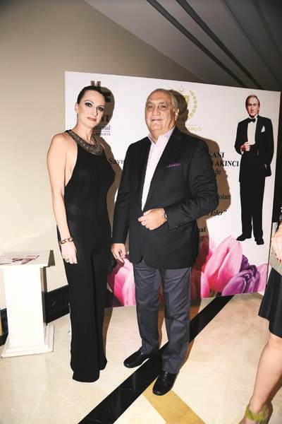 VURAL GÖKÇAYLI’DAN “ANADOLU MEDENİYETLERİNDEN İZLER” KOLEKSİYONU