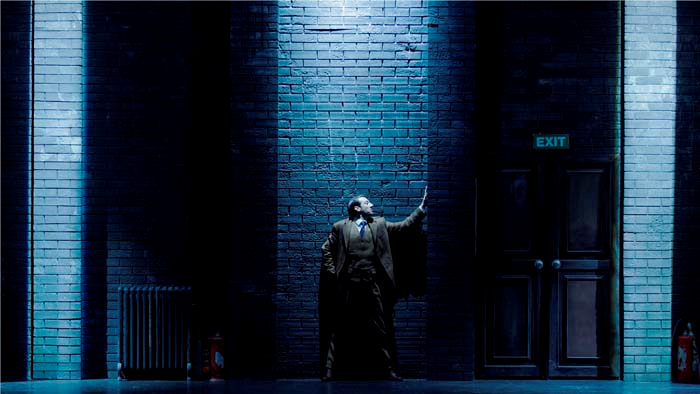 KOMİK BİR CASUSLUK SERÜVENİ