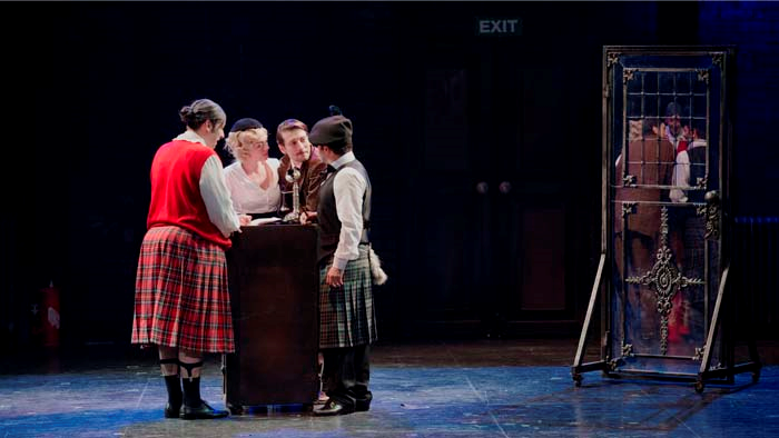 KOMİK BİR CASUSLUK SERÜVENİ