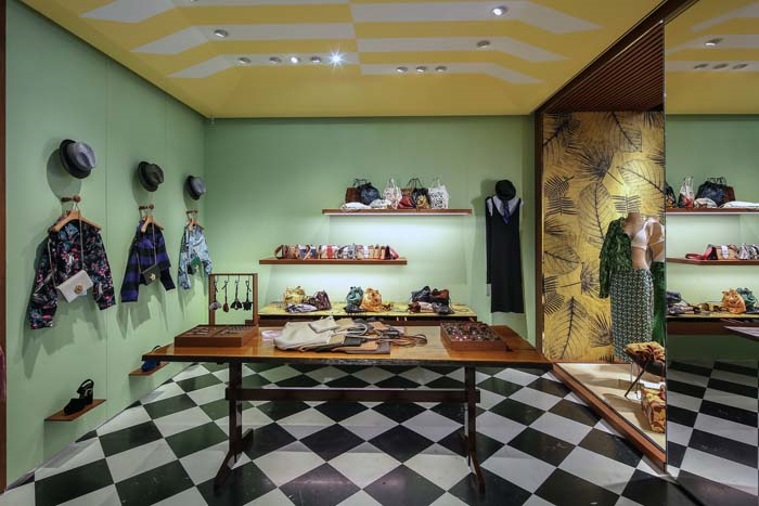 KARAYİPLER’E EGZOTİK MAĞAZA