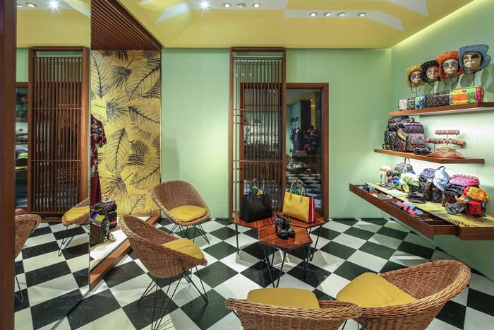 KARAYİPLER’E EGZOTİK MAĞAZA