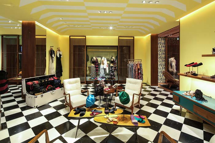 KARAYİPLER’E EGZOTİK MAĞAZA