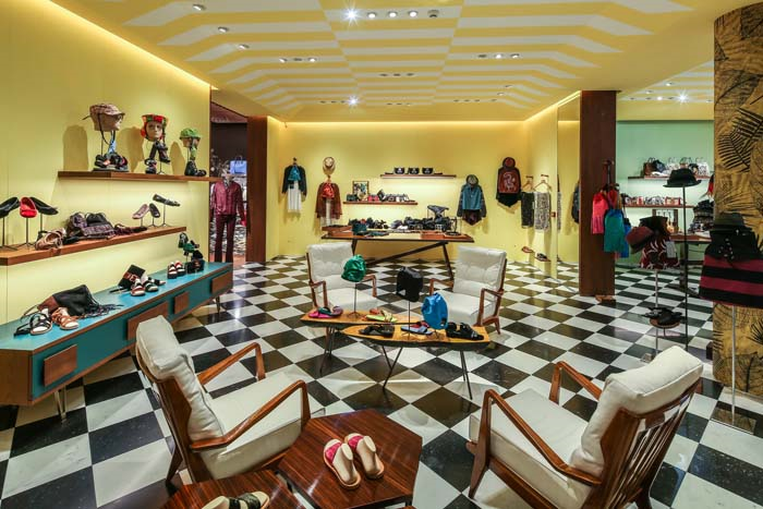 KARAYİPLER’E EGZOTİK MAĞAZA