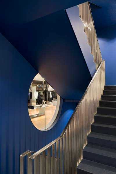 COS, İSTANBULDA İLK CADDE MAĞAZASINI AÇTI