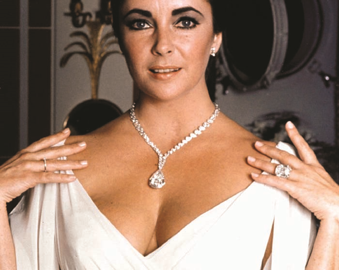 HÜLYA KALYONCU LÜKSLERİNİ ANLATTI 