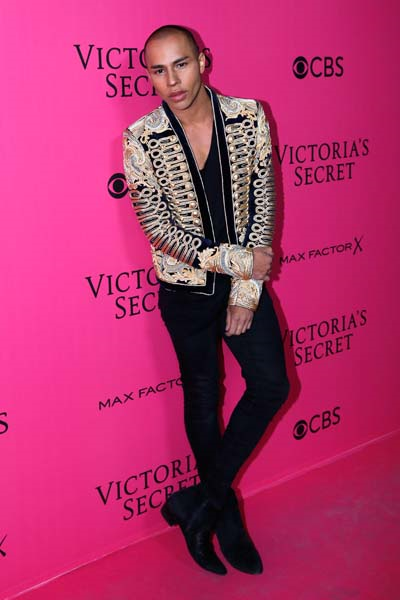 PARİSTEKİ VICTORIAS SECRET DEFİLESİ BÜYÜLEDİ