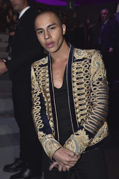 PARİSTEKİ VICTORIAS SECRET DEFİLESİ BÜYÜLEDİ