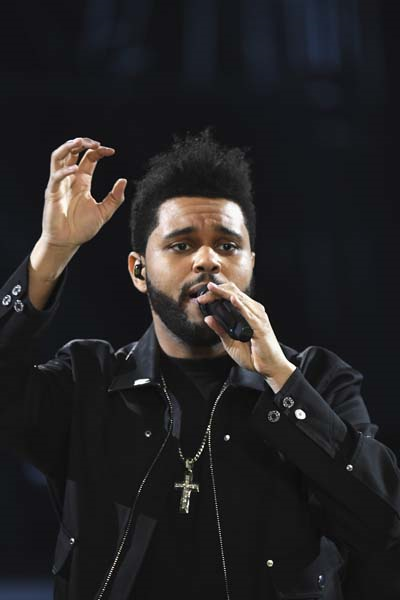 PARİSTEKİ VICTORIAS SECRET DEFİLESİ BÜYÜLEDİ