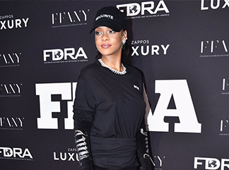 RIHANNA, ÖDÜLÜ ALAN İLK KADIN OLDU