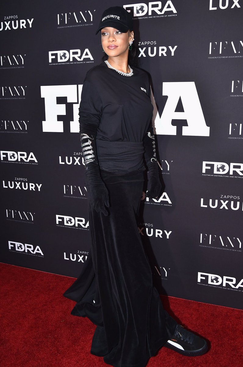 RIHANNA, ÖDÜLÜ ALAN İLK KADIN OLDU