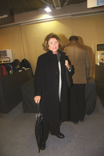 OTİZMLİ ÇOCUKLAR YARARINA YILBAŞI ALIŞVERİŞ ŞENLİĞİ 