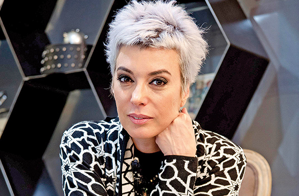 YELDA İPEKLİ LÜKSLERİNİ ALEM’E ANLATTI 