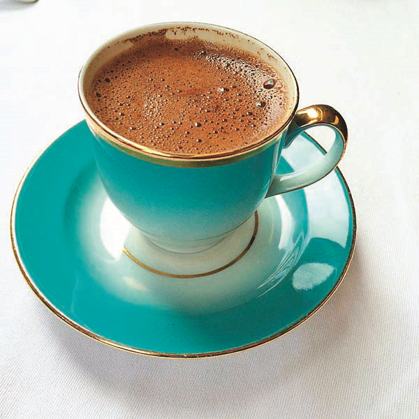 YELDA İPEKLİ LÜKSLERİNİ ALEM’E ANLATTI 