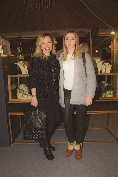 OTİZMLİ ÇOCUKLAR YARARINA YILBAŞI ALIŞVERİŞ ŞENLİĞİ 