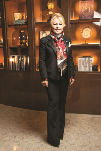 CEMİYETİN ÜNLÜ İSİMLERİNİN YENİ YIL DİLEKLERİ