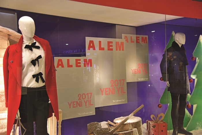 ALEM DERGİSİ’NİN YENİ YIL KAPAĞI HARVEY NICHOLS’IN VİTRİNLERİNİ SÜSLEDİ