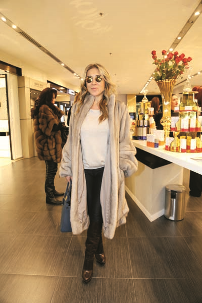 ALEM DERGİSİ’NİN YENİ YIL KAPAĞI HARVEY NICHOLS’IN VİTRİNLERİNİ SÜSLEDİ