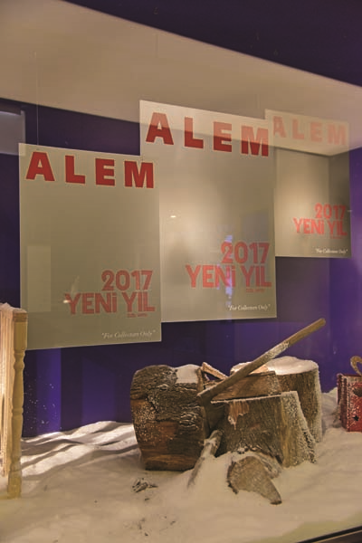 ALEM DERGİSİ’NİN YENİ YIL KAPAĞI HARVEY NICHOLS’IN VİTRİNLERİNİ SÜSLEDİ
