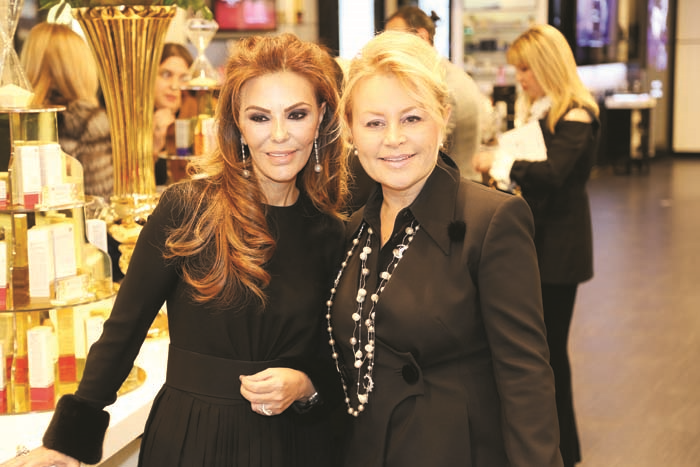 ALEM DERGİSİ’NİN YENİ YIL KAPAĞI HARVEY NICHOLS’IN VİTRİNLERİNİ SÜSLEDİ