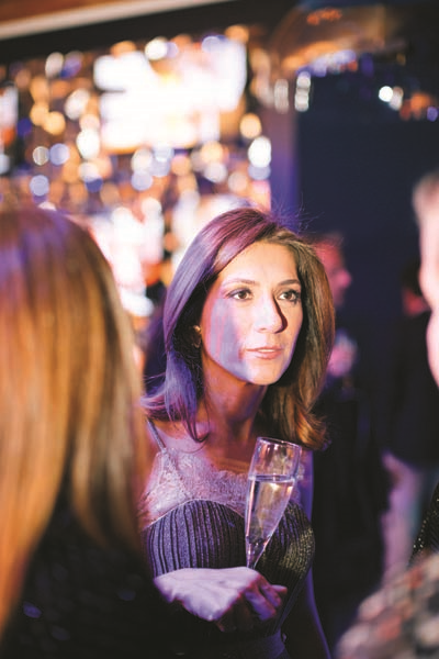 LACİVERT BİR GECEDE  YENİ YILA MÜZİKLİ KARŞILAMA