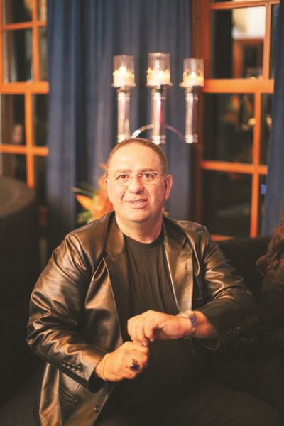 LACİVERT BİR GECEDE  YENİ YILA MÜZİKLİ KARŞILAMA