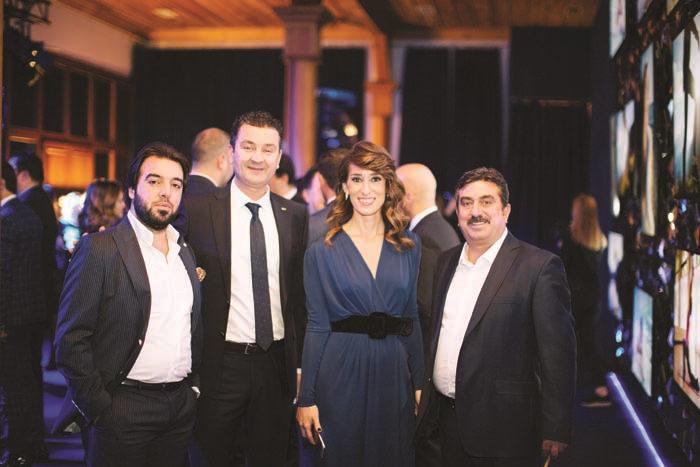 LACİVERT BİR GECEDE  YENİ YILA MÜZİKLİ KARŞILAMA