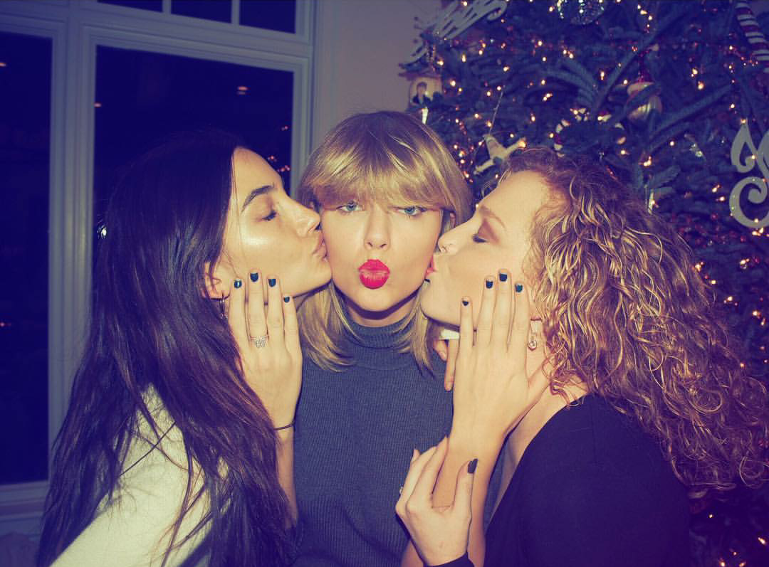 ÜNLÜLERİN YILBAŞI PAYLAŞIMLARI