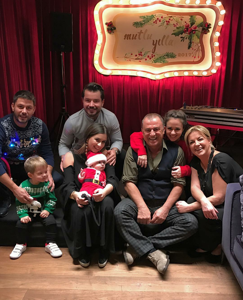 ÜNLÜLERİN YILBAŞI PAYLAŞIMLARI