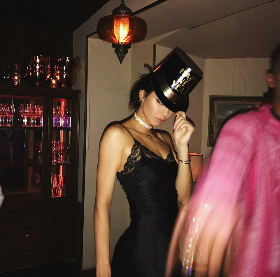 ÜNLÜLERİN YILBAŞI PAYLAŞIMLARI